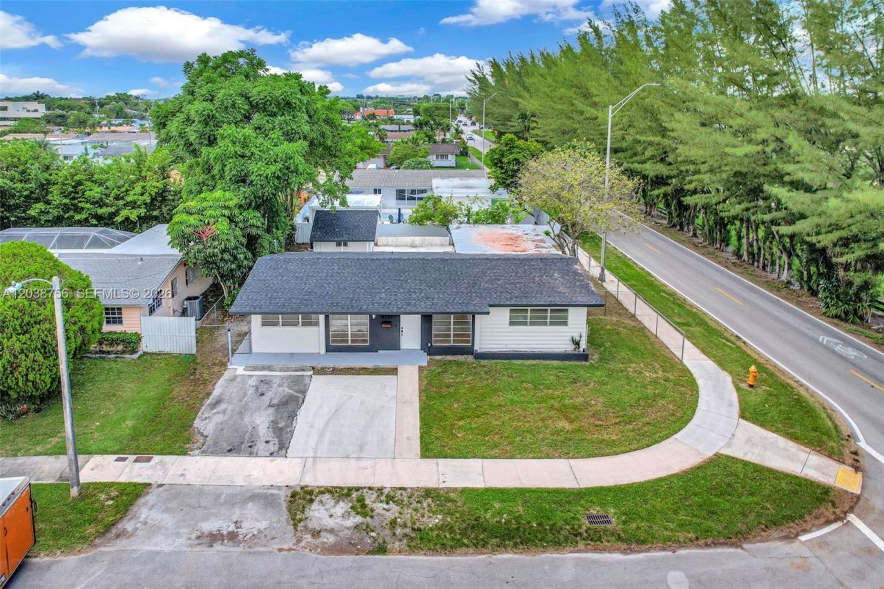 8201 SW 42nd St , Miami, FL 33155 Photo