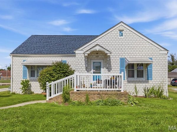 209 S Broadway , Hoffman, IL 62250