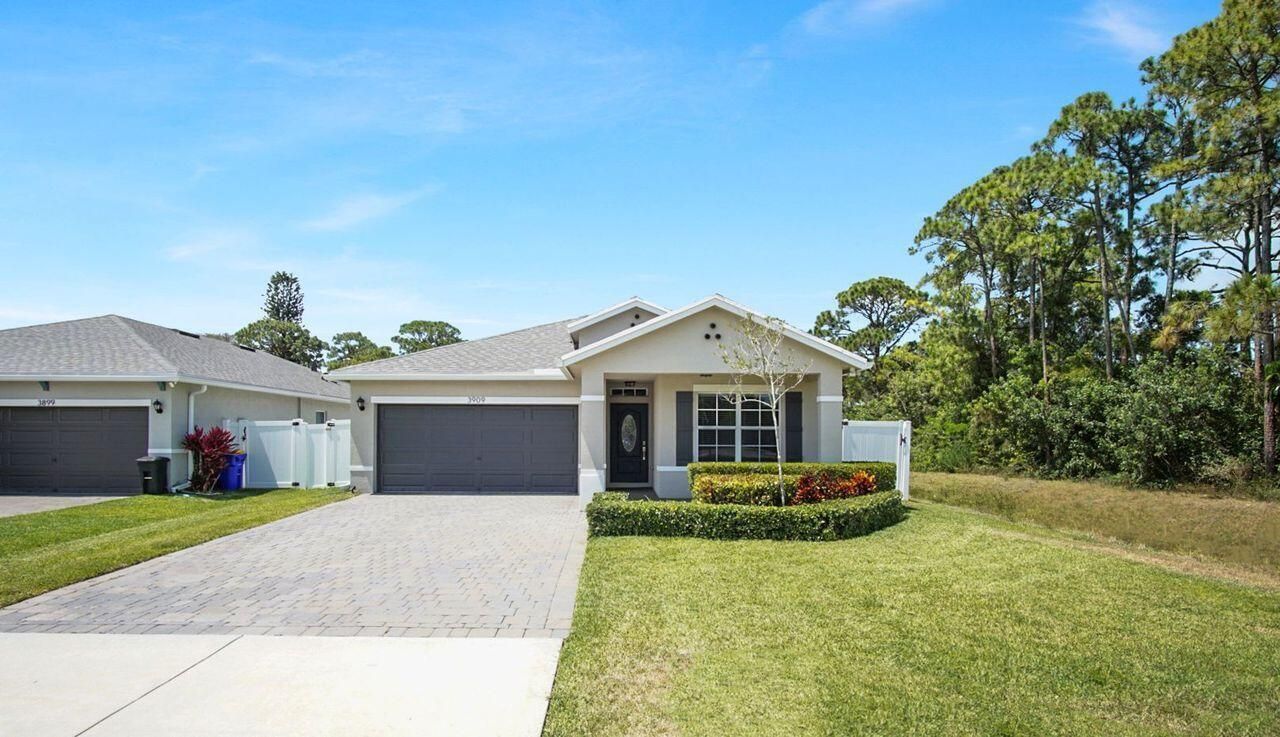 3909 SE Lee Street, Stuart, FL 34997 Photo