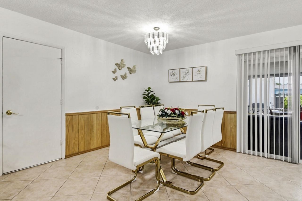 220 Davis Road, Palm Springs, FL 33461 Photo