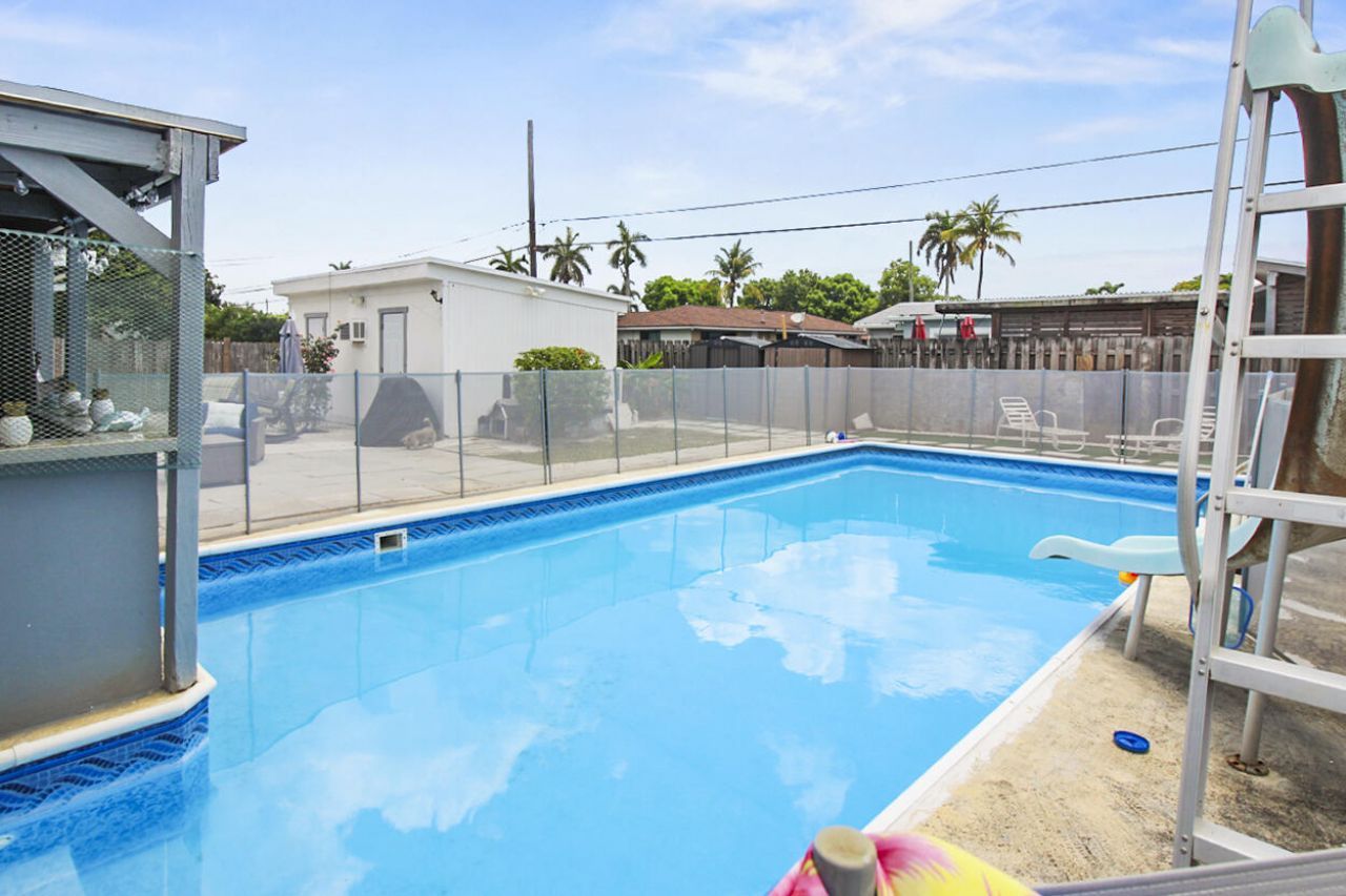 220 Davis Road, Palm Springs, FL 33461 Photo