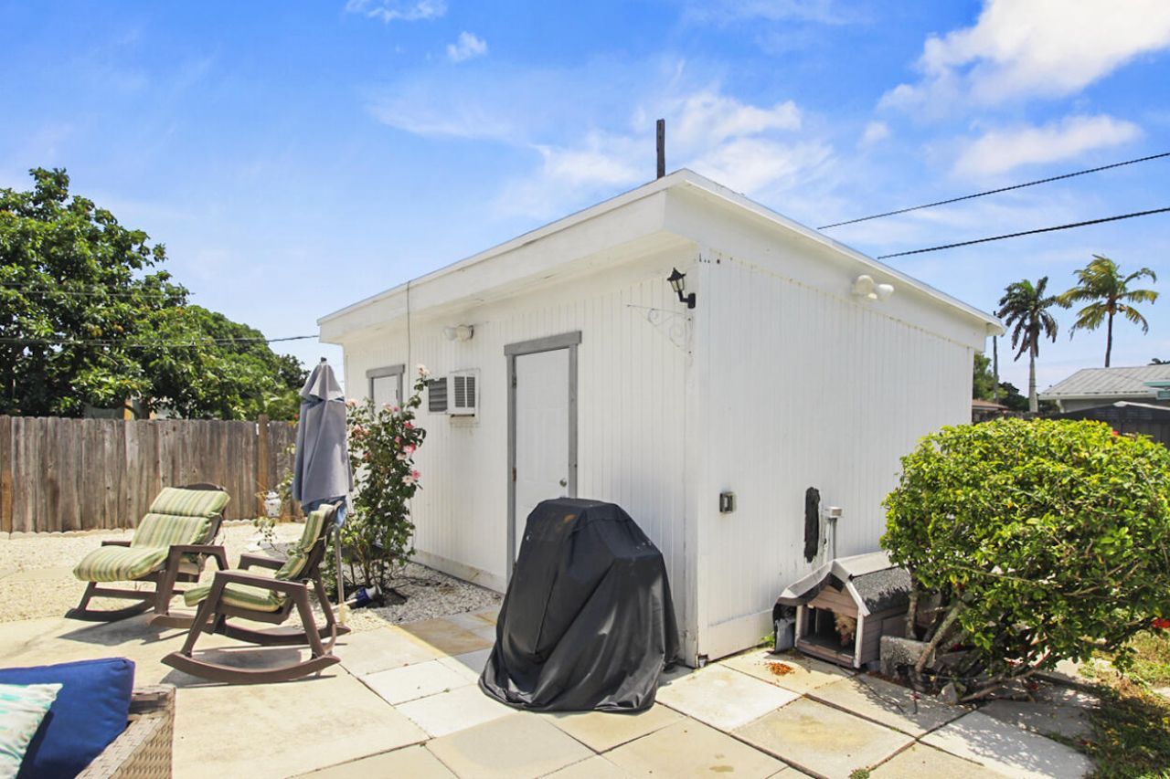 220 Davis Road, Palm Springs, FL 33461 Photo