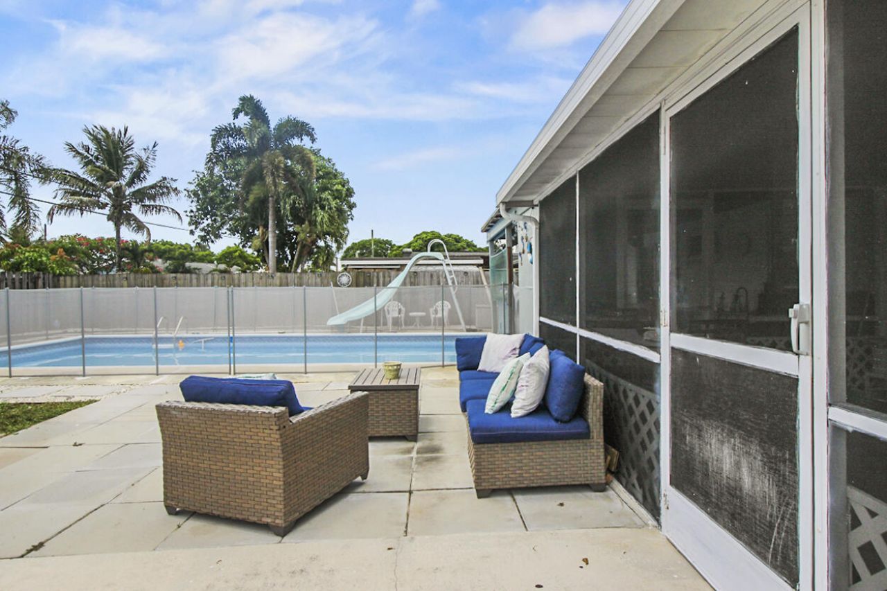 220 Davis Road, Palm Springs, FL 33461 Photo