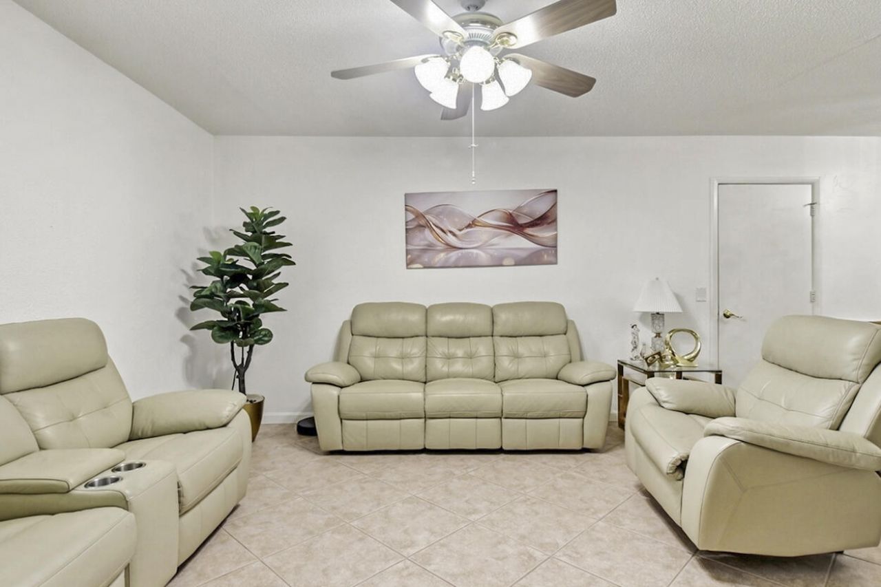 220 Davis Road, Palm Springs, FL 33461 Photo