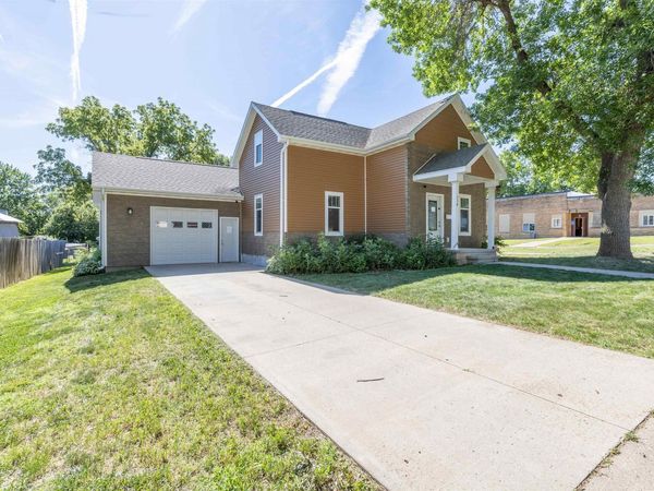 334 4th Ave SE, LeMars, IA 00000