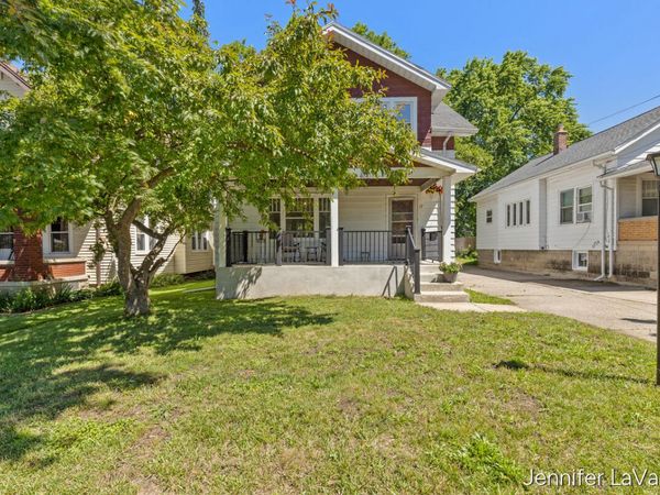 17 Burr Oak Street NE, Grand Rapids, MI 49505