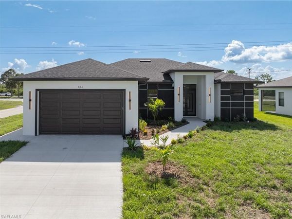 816 Floyd AVE S, LEHIGH ACRES, FL 33976