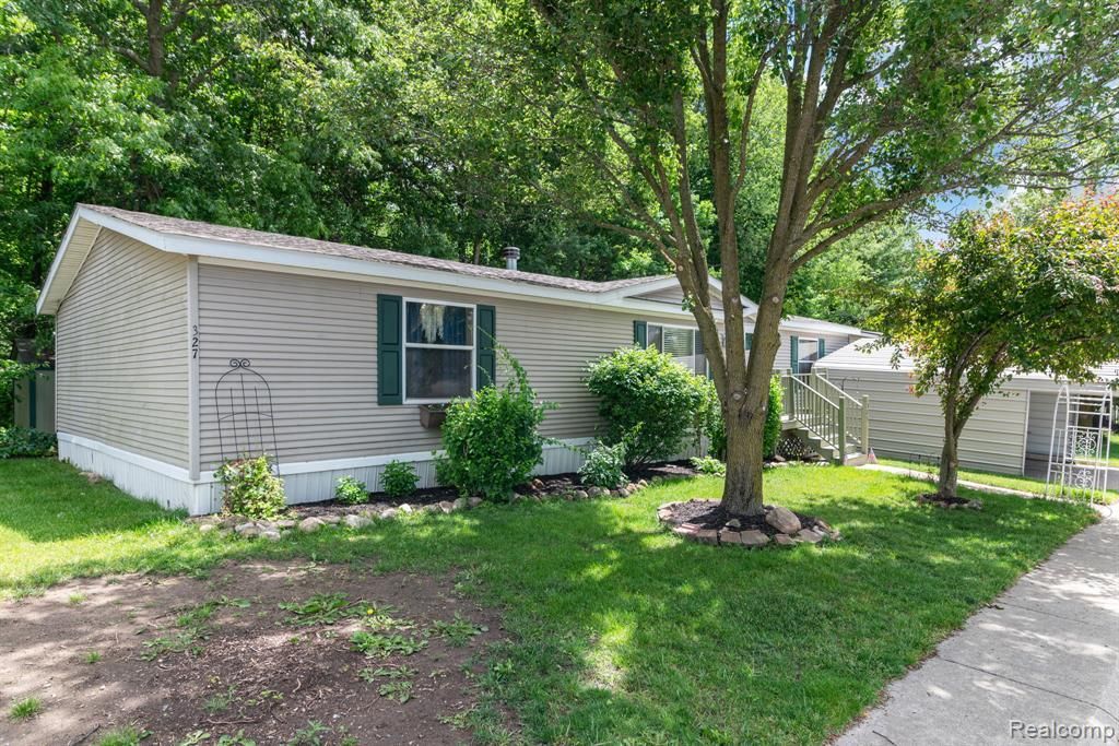 327 Basket Branch, Oxford Township, MI 48371 Main Photo
