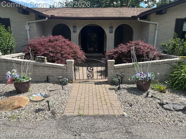 3133 Hartslock Woods Drive, West Bloomfield Twp, MI 48322