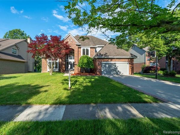 7386 Woodlore Drive, West Bloomfield Twp, MI 48323