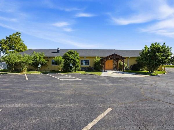 1700 SW Naoma Dr, Cedar Rapids, IA 52404