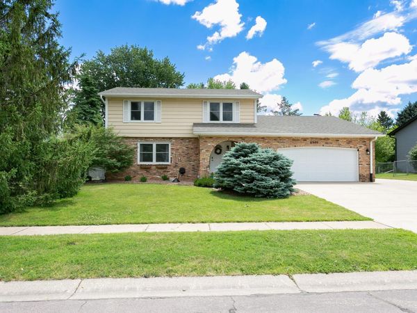 4880 149th Court, Apple Valley, MN 55124