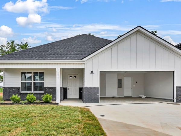2677 Brewster Dr, Clarksville, TN 37042