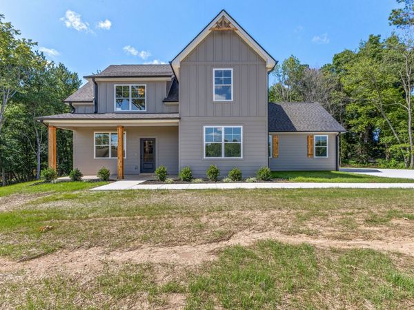 1001 Walnut Grove Rd , Dickson, TN 37055