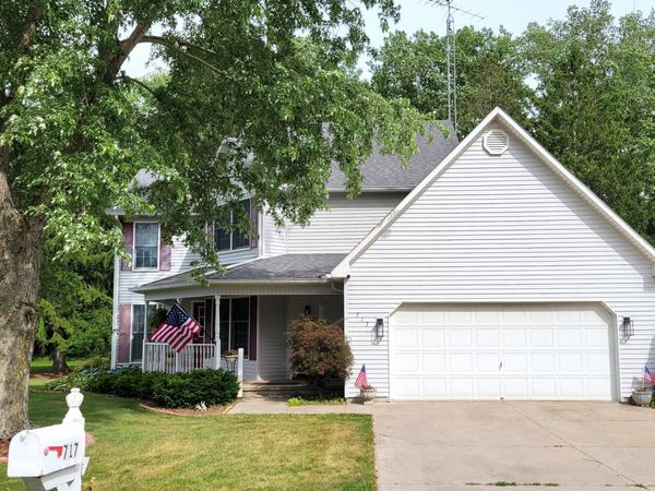717 Lakeshore Drive, Pioneer, OH 43554