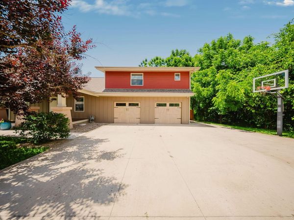 531 N Main Street , Sugar Grove, OH 43155