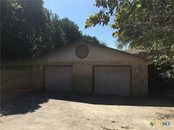 1305 N Bishop Street , San Marcos, TX 78666