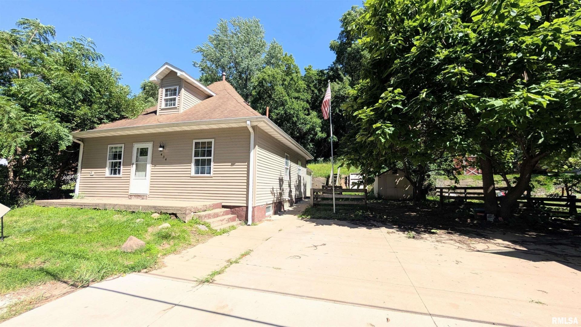 434 Wesley Road, Creve Coeur, IL 61571 Main Photo