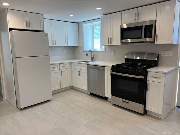 82 Hickory Road , Port Washington, NY 11050