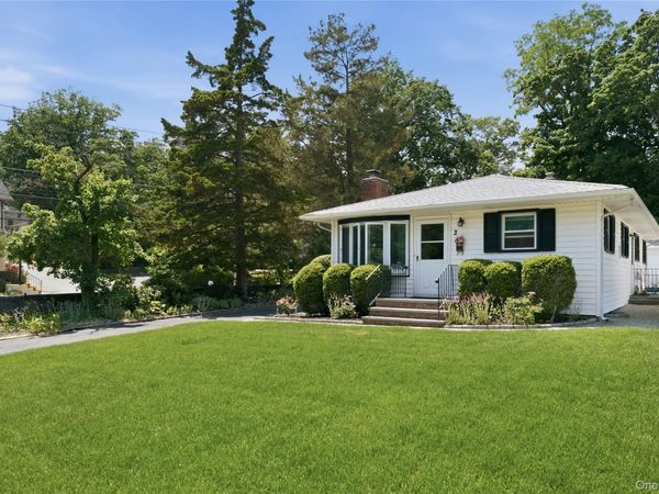 2 Hilltop Drive , Bayville, NY 11709