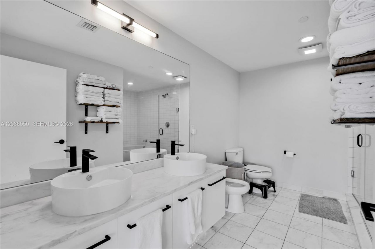 888 Biscayne Boulevard, Unit 812, Miami, FL 33132 Photo