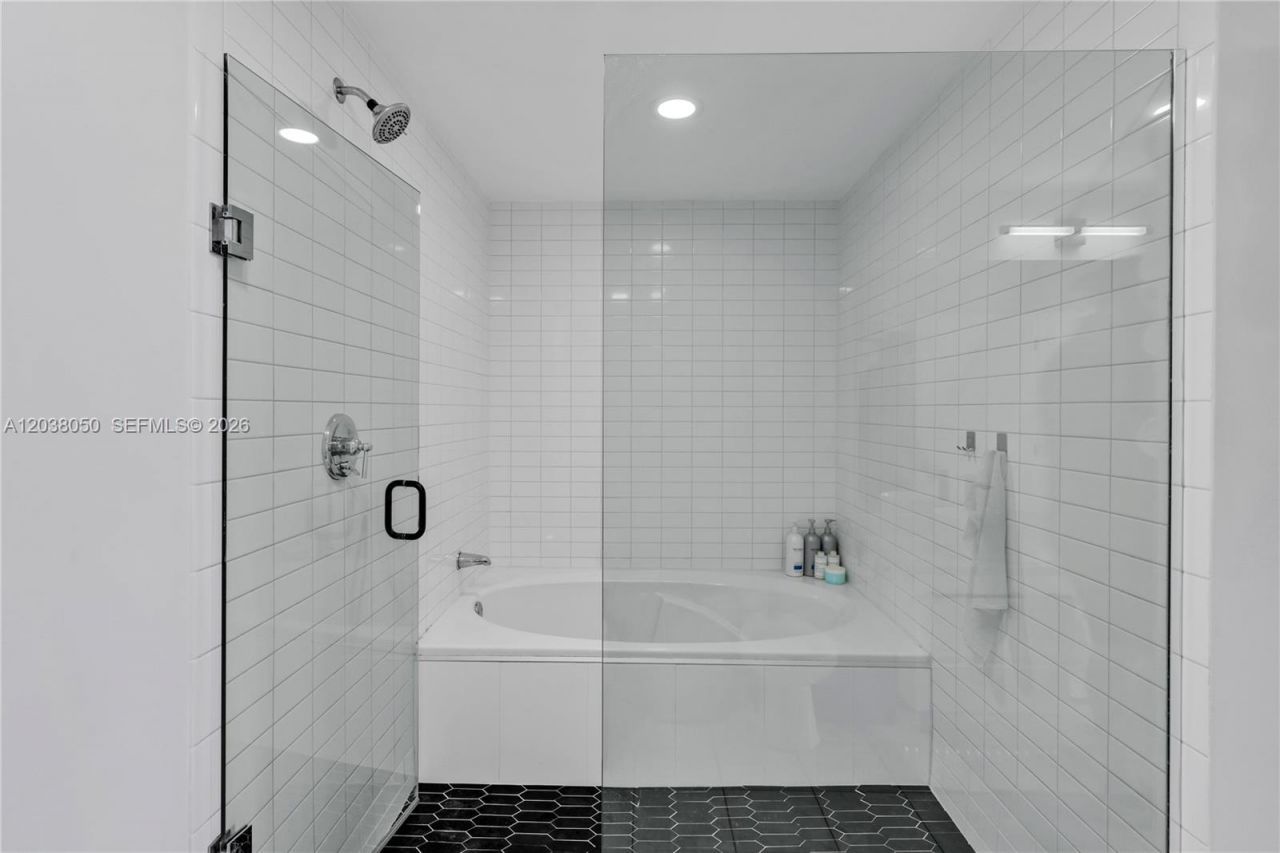 888 Biscayne Boulevard, Unit 812, Miami, FL 33132 Photo
