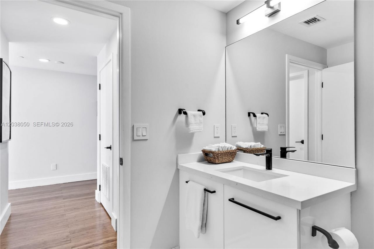 888 Biscayne Boulevard, Unit 812, Miami, FL 33132 Photo