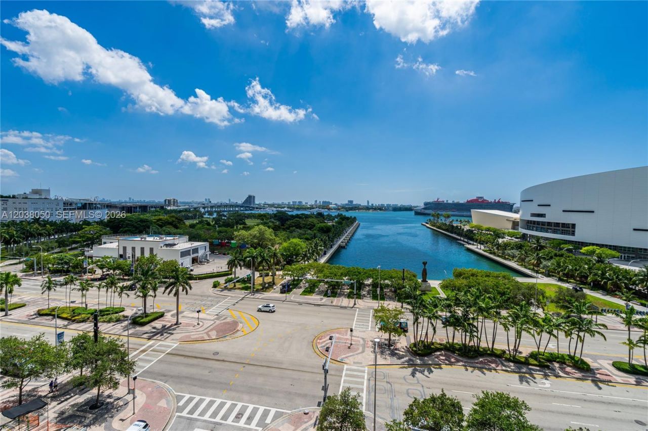 888 Biscayne Boulevard, Unit 812, Miami, FL 33132 Photo