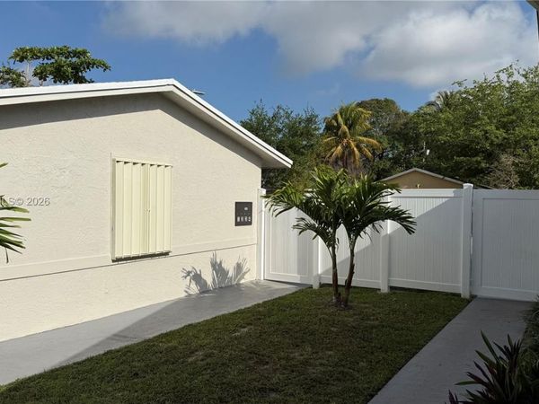 220 NW 12th St , Unit 4, Pompano Beach, FL 33060