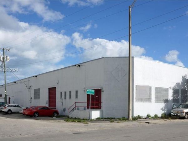 3690 NW 52nd St, Hialeah, FL 33142