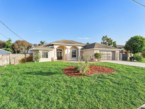 534 SW Halifax Avenue, Port St. Lucie, FL 34953