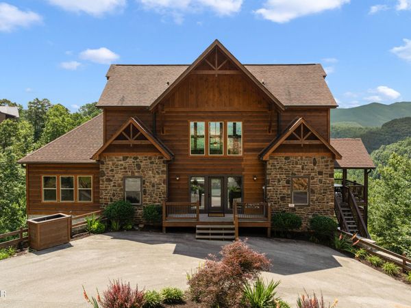 1131 Parkview Vista Way, Pigeon Forge, TN 37863