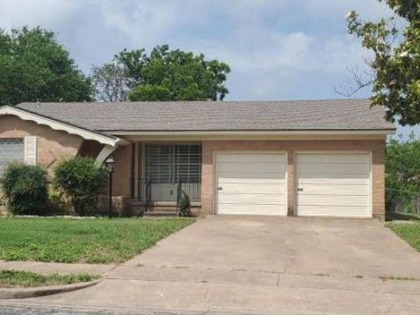 1300 Royal Oaks Drive, Waco, TX 76710