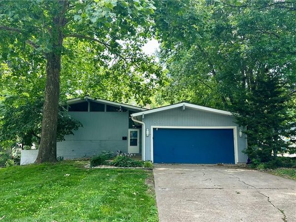 9102 Grant Lane, Overland Park, KS 66212