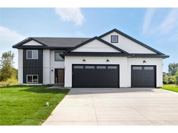 2871 29th Street NE, Sauk Rapids, MN 56379