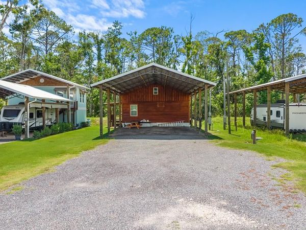 302 NE Main St, Steinhatchee, FL 32359