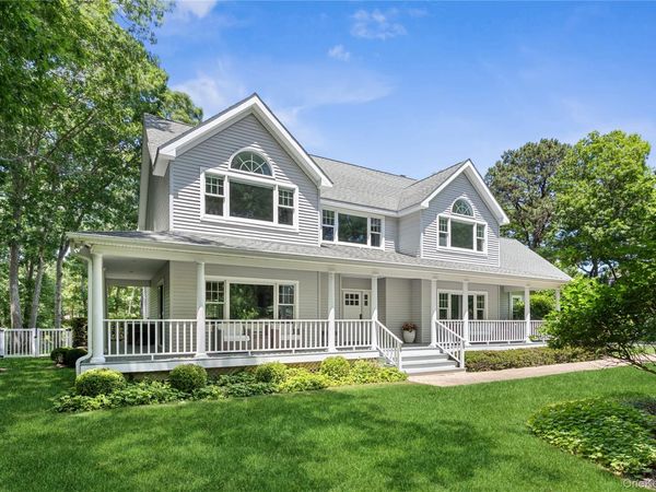 11 Stuart Court , Hampton Bays, NY 11946
