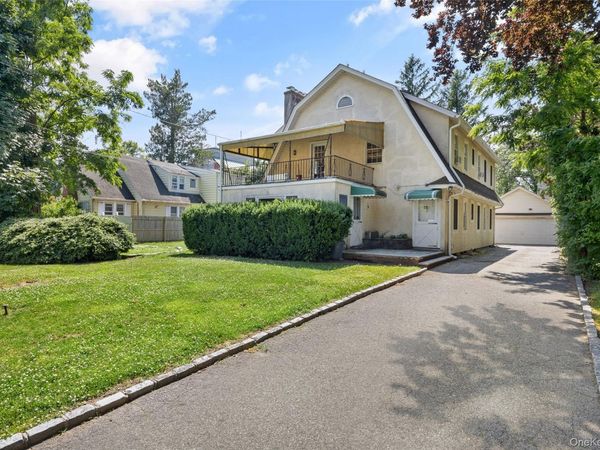 20 Spruce Street , Great Neck, NY 11021