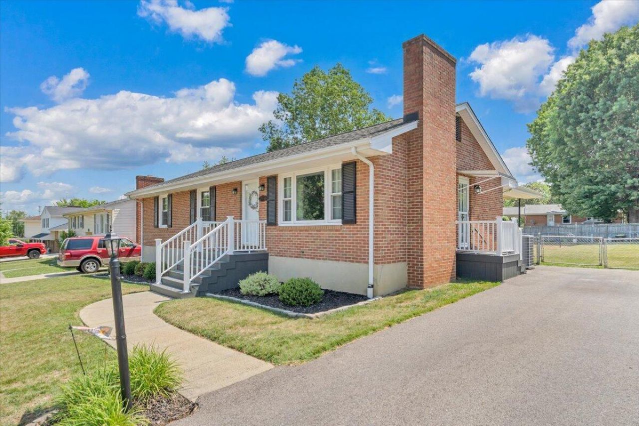 2834 Neil Dr, Roanoke, VA 24019 Main Photo