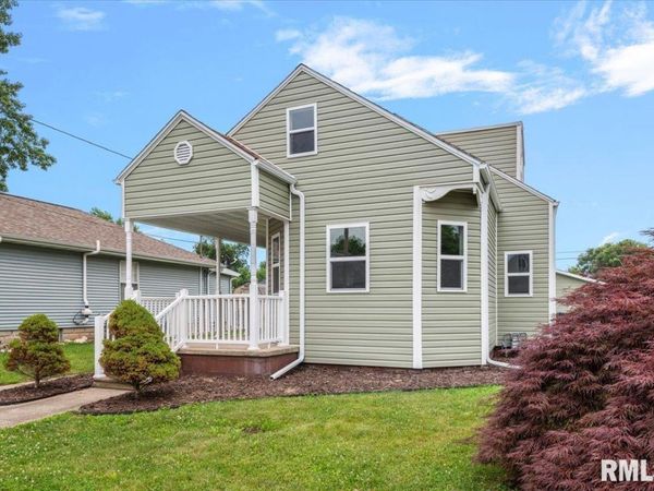 912 W England Street, Taylorville, IL 62568