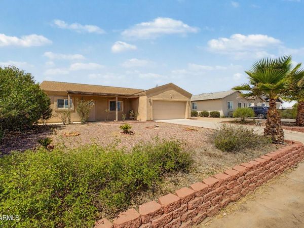 445 W REIZEN Drive, Morristown, AZ 85342