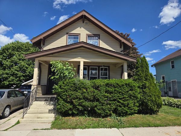 913 S 21st STREET, Manitowoc, WI 54220