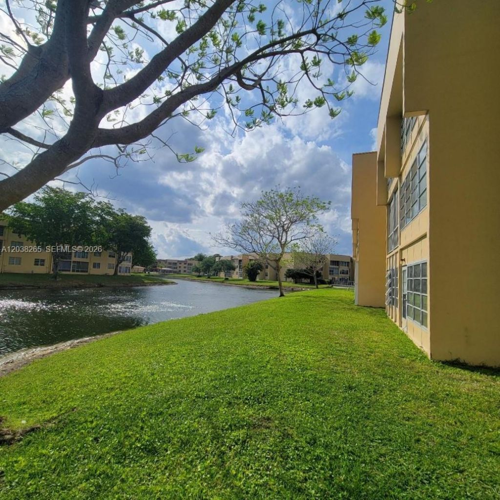 6021 NW 61st Ave , Unit 207, Tamarac, FL 33319 Photo