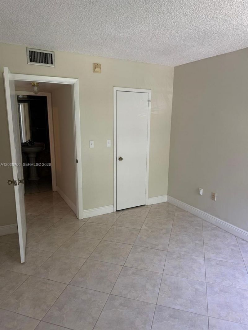 17570 Atlantic Blvd, Unit 407, Sunny Isles Beach, FL 33160 Photo