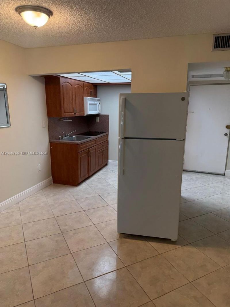 17570 Atlantic Blvd, Unit 407, Sunny Isles Beach, FL 33160 Photo
