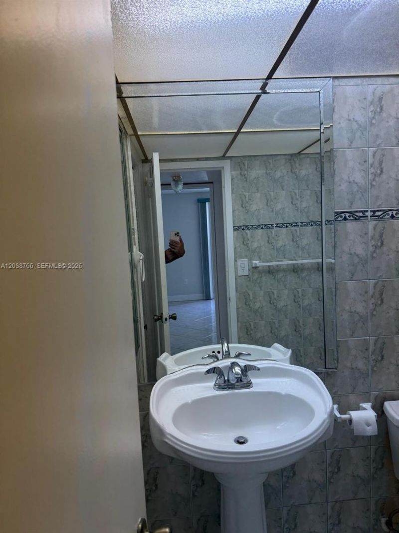 17570 Atlantic Blvd, Unit 407, Sunny Isles Beach, FL 33160 Photo