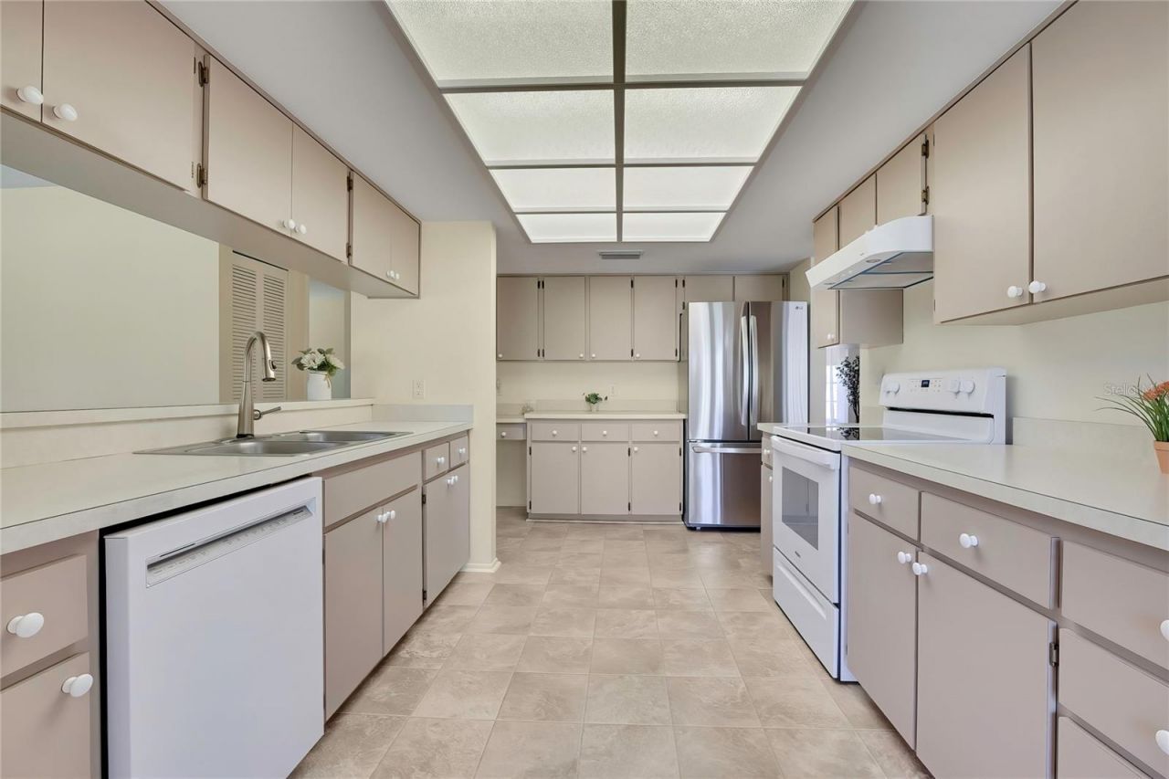 7103 Crown Oaks Drive, Spring Hill, FL 34606 Photo