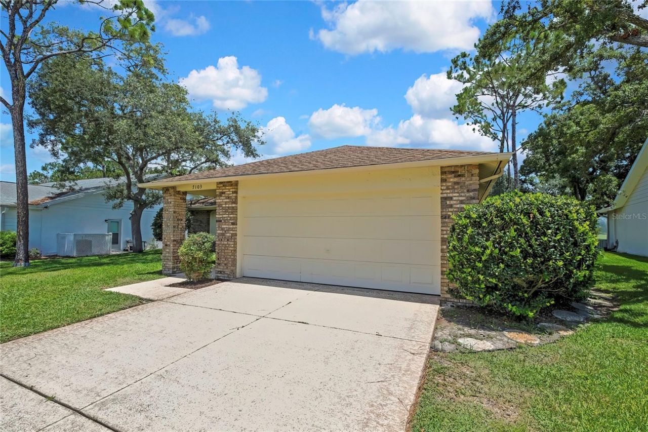 7103 Crown Oaks Drive, Spring Hill, FL 34606 Photo