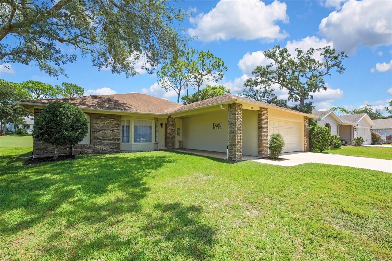 7103 Crown Oaks Drive, Spring Hill, FL 34606 Photo