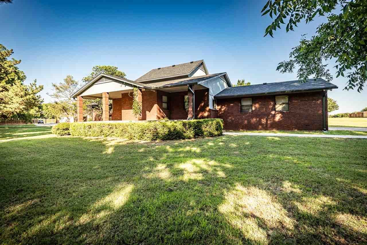 102 Parkview Cir, Cache, OK 73527 Main Photo